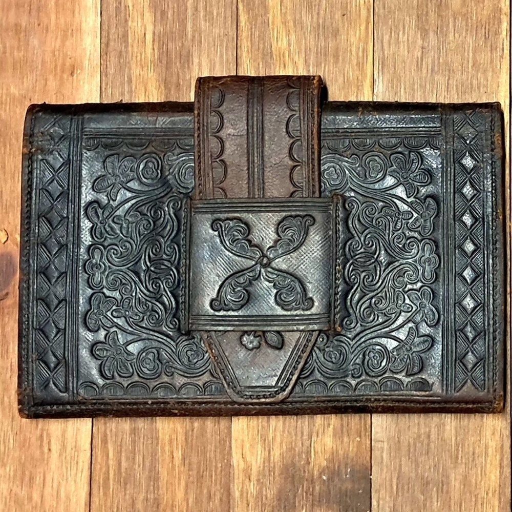Vintage Hand Tooled Leather Bifold - Picture 4 of 6